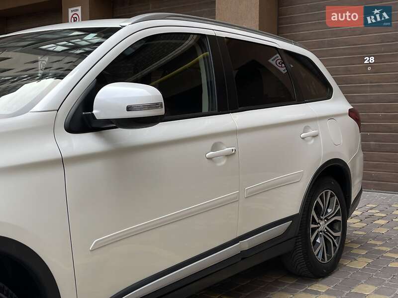 Позашляховик / Кросовер Mitsubishi Outlander 2015 в Вінниці