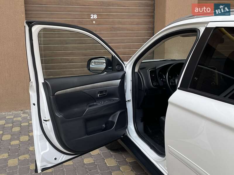 Позашляховик / Кросовер Mitsubishi Outlander 2015 в Вінниці