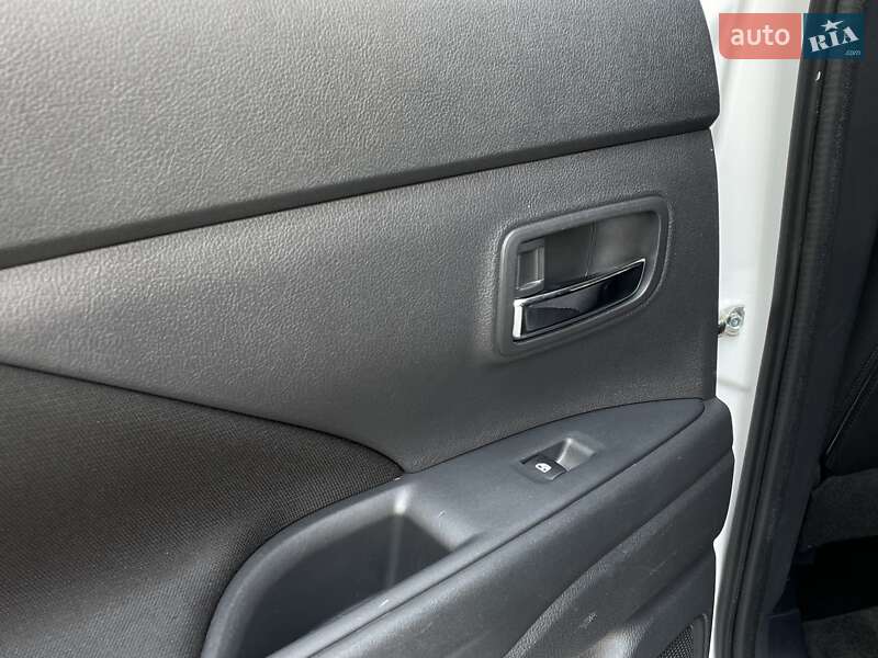 Позашляховик / Кросовер Mitsubishi Outlander 2015 в Вінниці