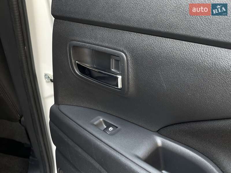 Позашляховик / Кросовер Mitsubishi Outlander 2015 в Вінниці