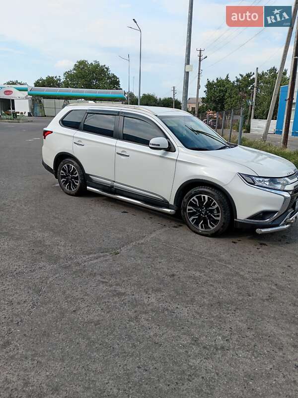 Внедорожник / Кроссовер Mitsubishi Outlander 2021 в Лубнах