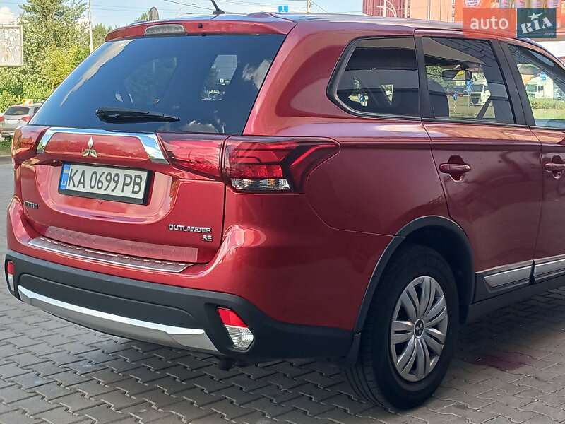 Внедорожник / Кроссовер Mitsubishi Outlander 2015 в Киеве