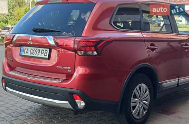 Внедорожник / Кроссовер Mitsubishi Outlander 2015 в 