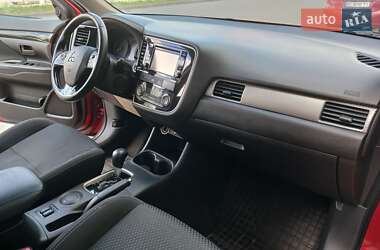 Внедорожник / Кроссовер Mitsubishi Outlander 2015 в 