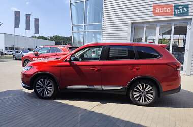 Внедорожник / Кроссовер Mitsubishi Outlander 2022 в 