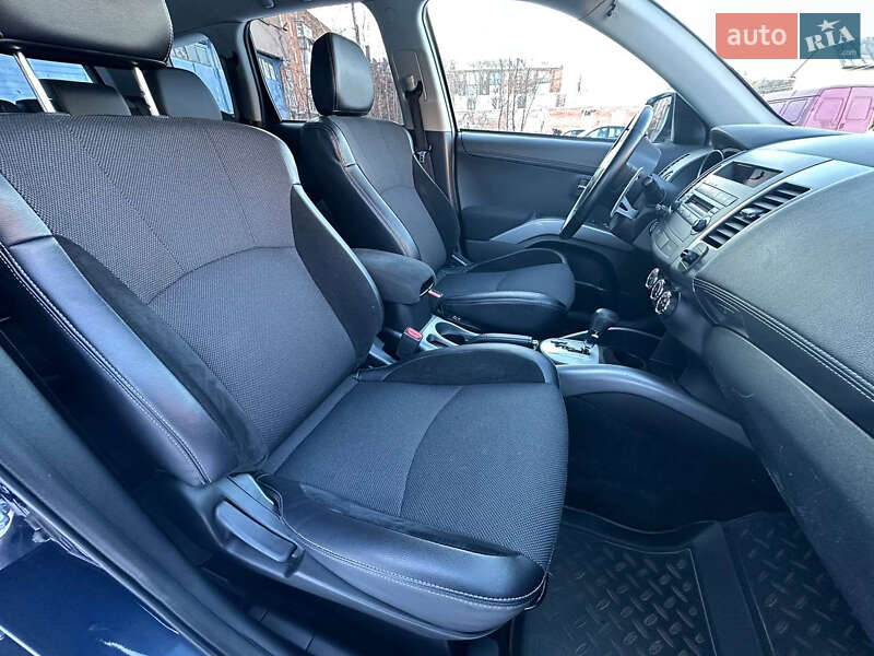 Позашляховик / Кросовер Mitsubishi Outlander 2010 в Києві