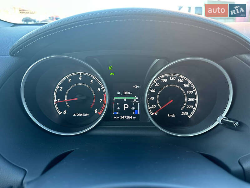 Позашляховик / Кросовер Mitsubishi Outlander 2010 в Києві