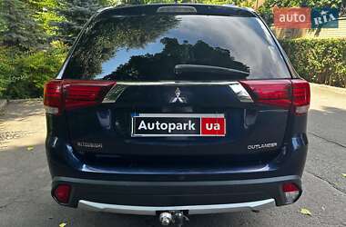 Внедорожник / Кроссовер Mitsubishi Outlander 2016 в 