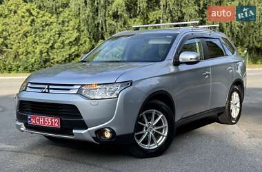 Внедорожник / Кроссовер Mitsubishi Outlander 2015 в 