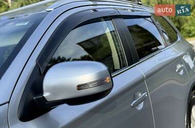 Внедорожник / Кроссовер Mitsubishi Outlander 2015 в 