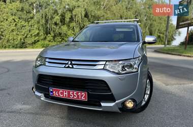 Внедорожник / Кроссовер Mitsubishi Outlander 2015 в 