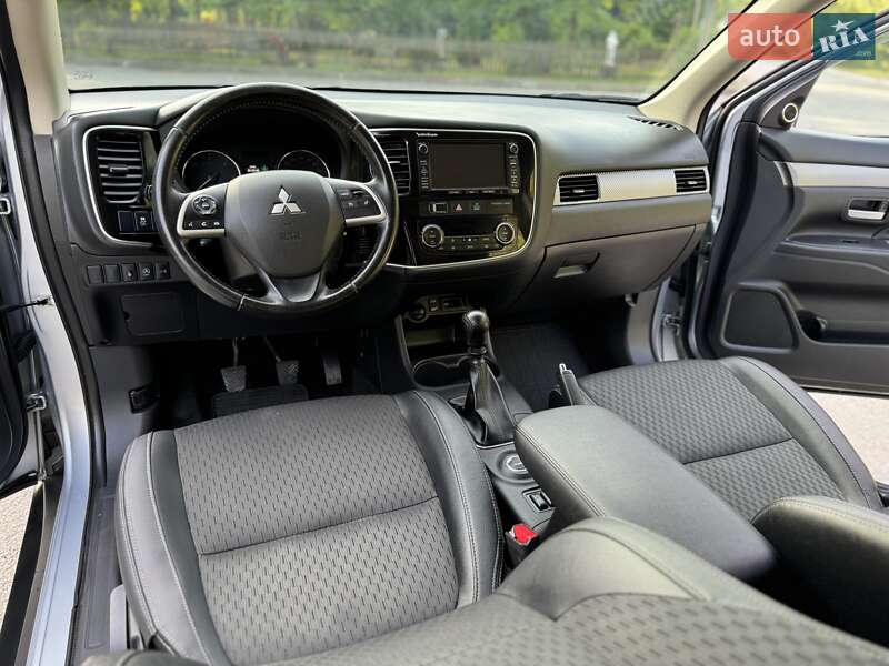 Внедорожник / Кроссовер Mitsubishi Outlander 2015 в Трускавце