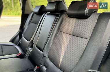 Внедорожник / Кроссовер Mitsubishi Outlander 2015 в 