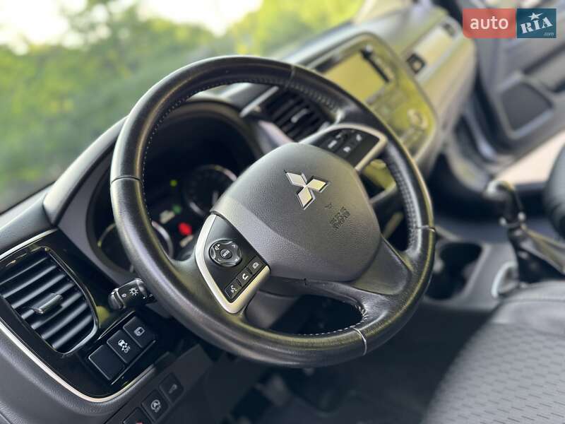 Внедорожник / Кроссовер Mitsubishi Outlander 2015 в Трускавце