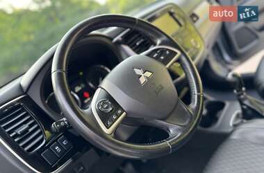Внедорожник / Кроссовер Mitsubishi Outlander 2015 в 