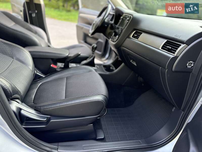 Внедорожник / Кроссовер Mitsubishi Outlander 2015 в Трускавце