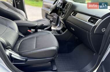 Внедорожник / Кроссовер Mitsubishi Outlander 2015 в 