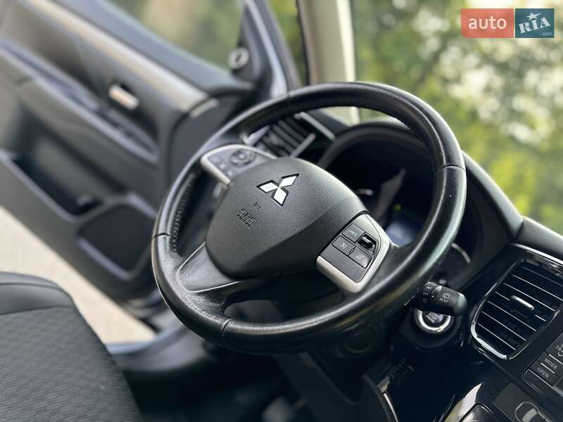 Внедорожник / Кроссовер Mitsubishi Outlander 2015 в Трускавце