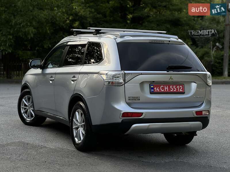 Внедорожник / Кроссовер Mitsubishi Outlander 2015 в Трускавце