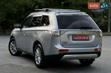 Внедорожник / Кроссовер Mitsubishi Outlander 2015 в 