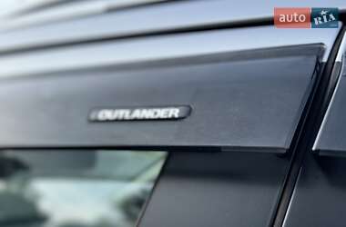 Внедорожник / Кроссовер Mitsubishi Outlander 2015 в 