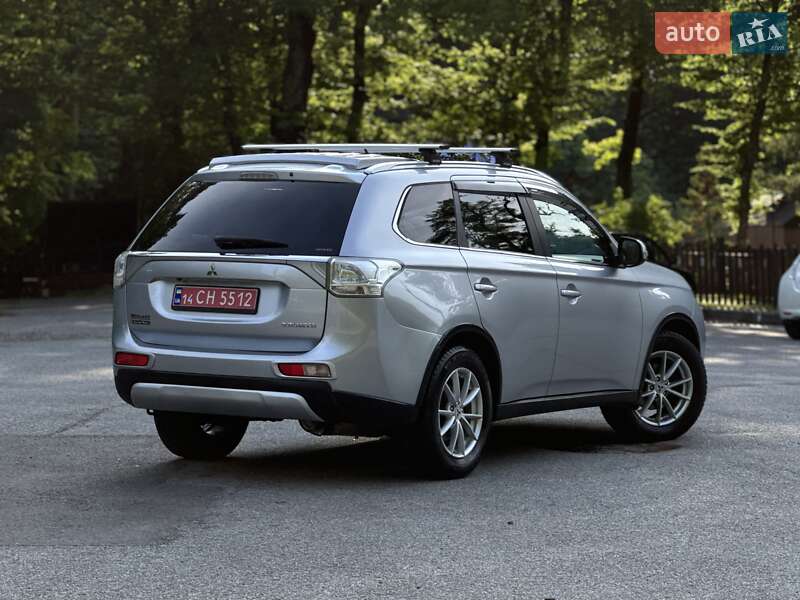 Внедорожник / Кроссовер Mitsubishi Outlander 2015 в Трускавце
