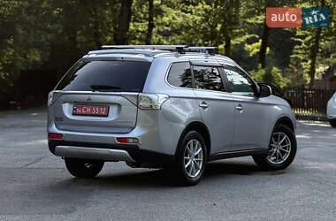 Внедорожник / Кроссовер Mitsubishi Outlander 2015 в 