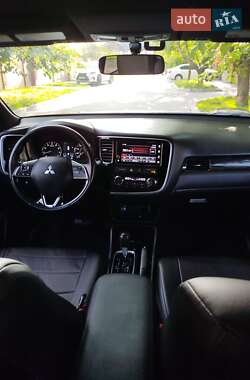 Внедорожник / Кроссовер Mitsubishi Outlander 2018 в 