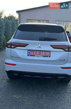 Внедорожник / Кроссовер Mitsubishi Outlander 2023 в 