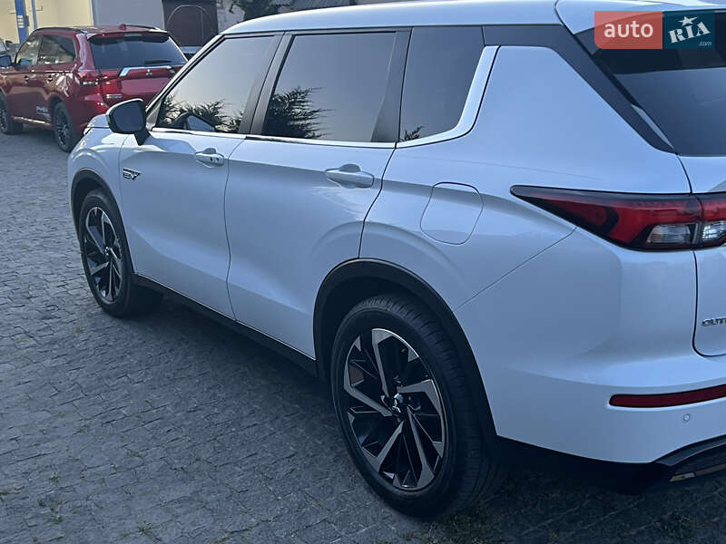Внедорожник / Кроссовер Mitsubishi Outlander 2023 в Днепре