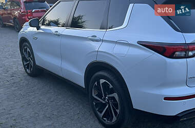 Внедорожник / Кроссовер Mitsubishi Outlander 2023 в 