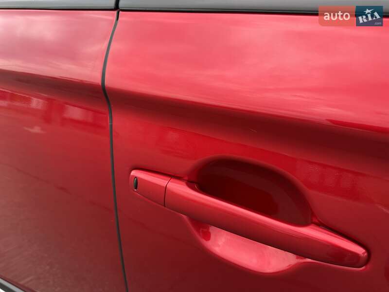 Внедорожник / Кроссовер Mitsubishi Outlander 2020 в Киеве