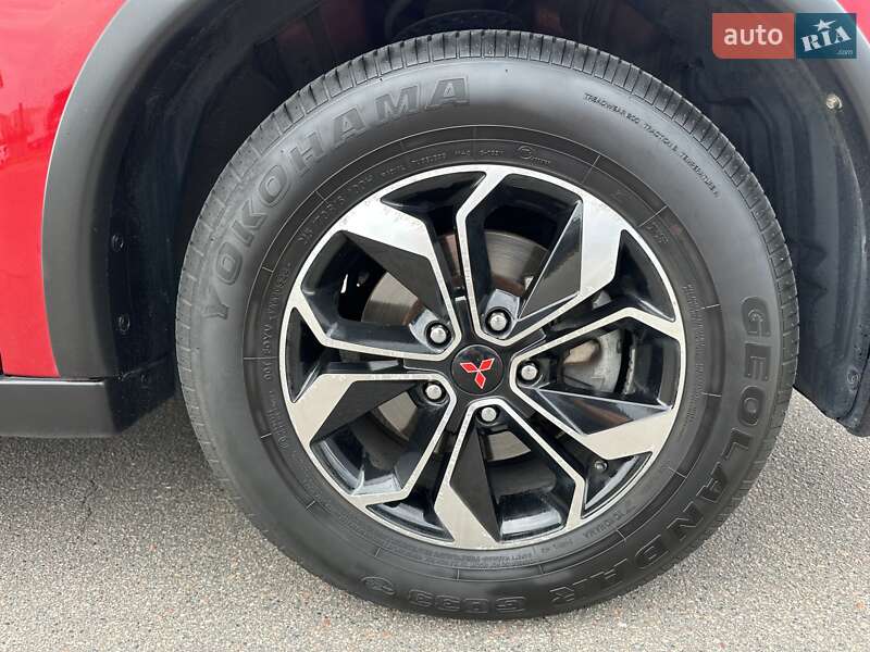Внедорожник / Кроссовер Mitsubishi Outlander 2020 в Киеве