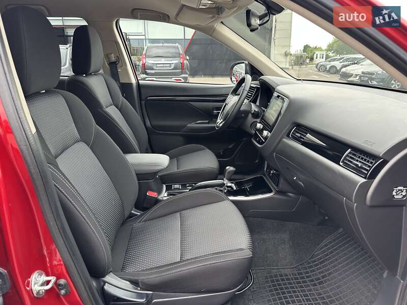 Внедорожник / Кроссовер Mitsubishi Outlander 2020 в Киеве