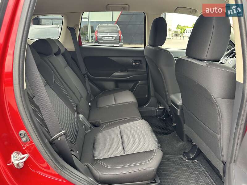 Внедорожник / Кроссовер Mitsubishi Outlander 2020 в Киеве