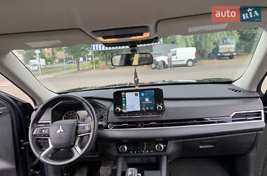 Внедорожник / Кроссовер Mitsubishi Outlander 2022 в 
