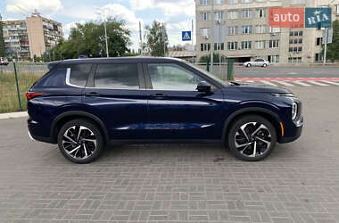 Внедорожник / Кроссовер Mitsubishi Outlander 2022 в 
