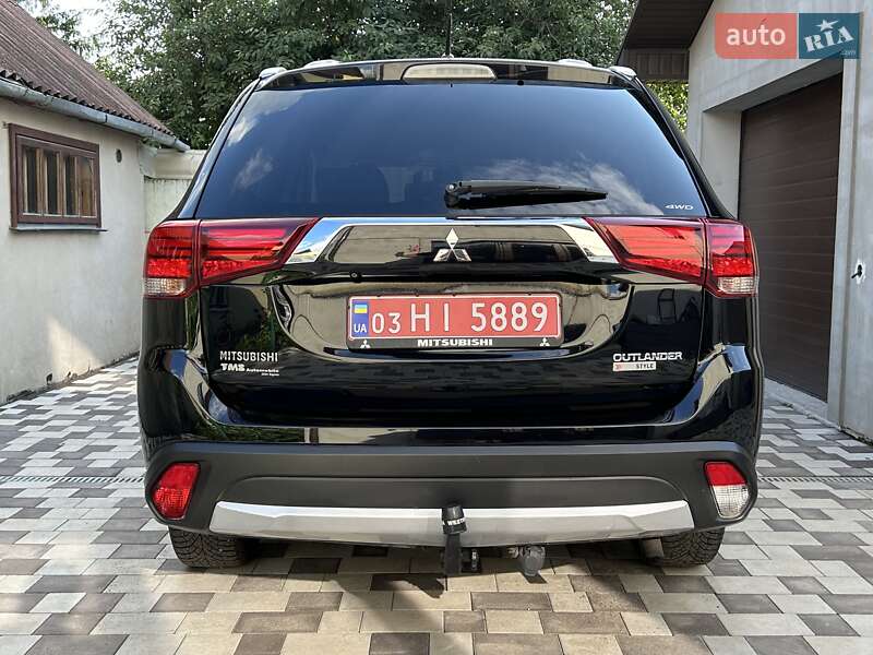 Внедорожник / Кроссовер Mitsubishi Outlander 2015 в Ровно