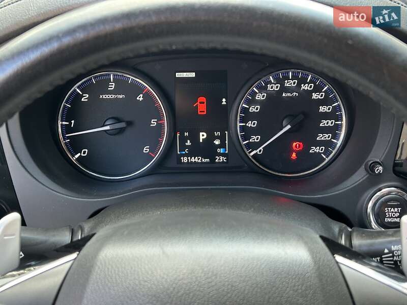 Внедорожник / Кроссовер Mitsubishi Outlander 2015 в Ровно