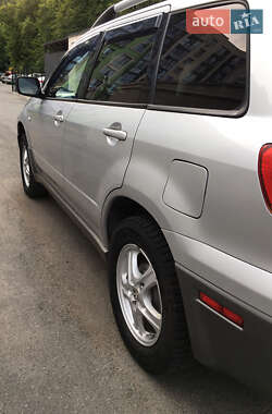 Позашляховик / Кросовер Mitsubishi Outlander 2002 в 