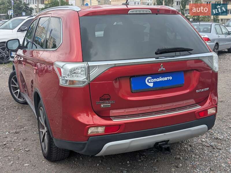 Внедорожник / Кроссовер Mitsubishi Outlander 2014 в Киеве