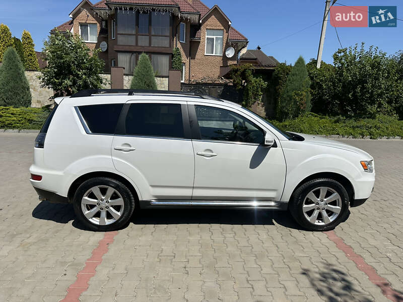 Внедорожник / Кроссовер Mitsubishi Outlander 2011 в Дубно