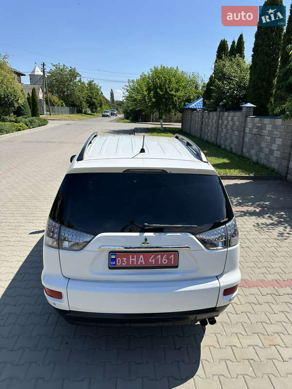 Внедорожник / Кроссовер Mitsubishi Outlander 2011 в Дубно
