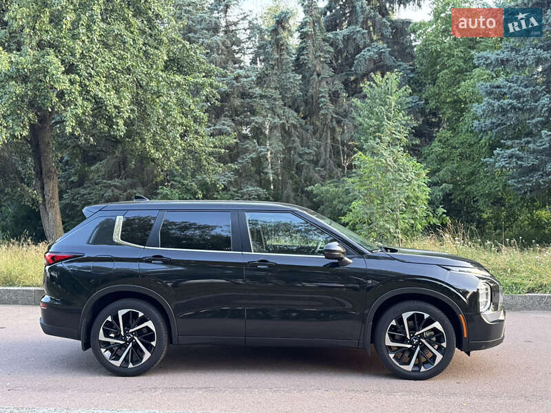 Внедорожник / Кроссовер Mitsubishi Outlander 2022 в Житомире