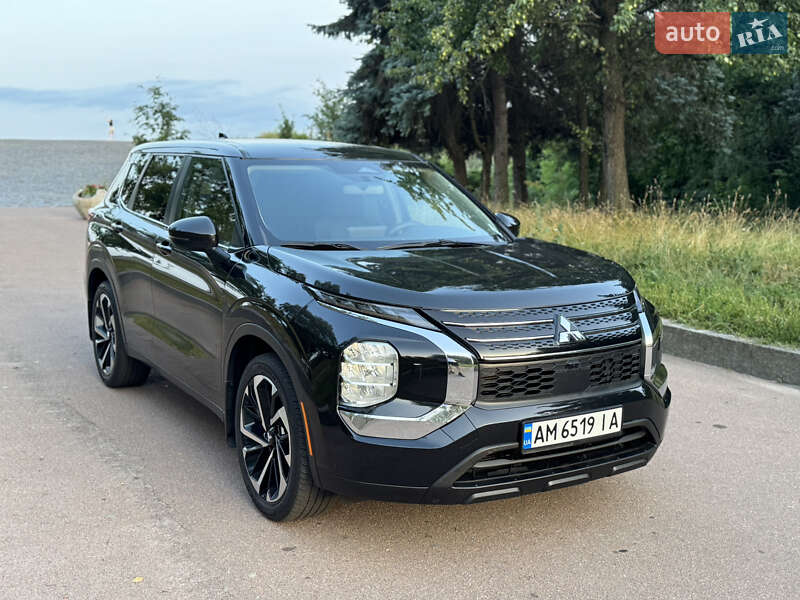 Внедорожник / Кроссовер Mitsubishi Outlander 2022 в Житомире