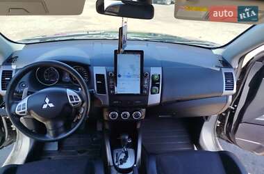 Внедорожник / Кроссовер Mitsubishi Outlander 2010 в 