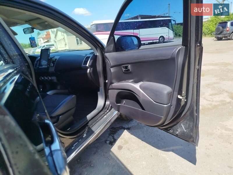 Позашляховик / Кросовер Mitsubishi Outlander 2010 в Золочеві