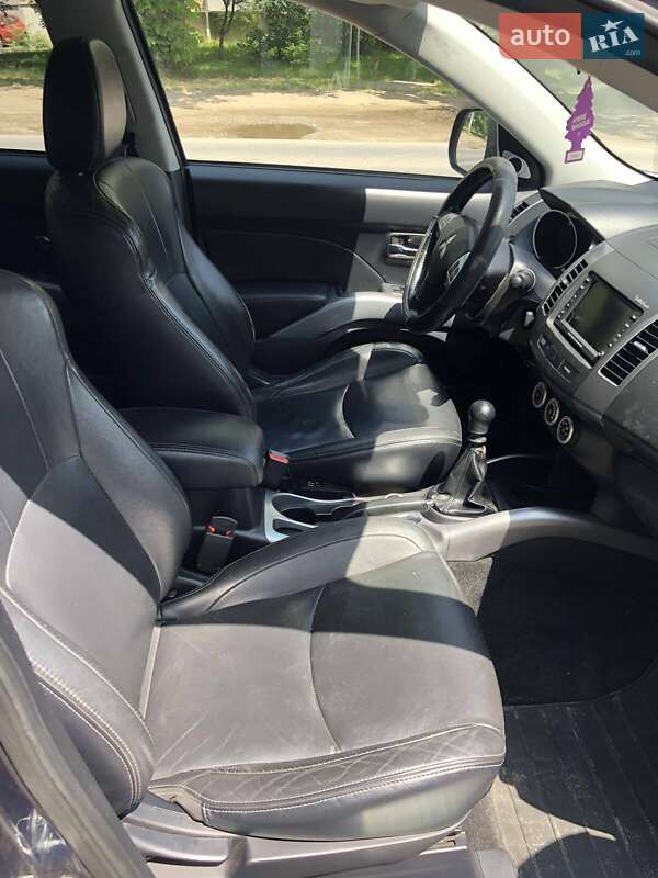 Позашляховик / Кросовер Mitsubishi Outlander 2009 в Чернівцях