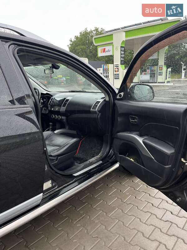 Внедорожник / Кроссовер Mitsubishi Outlander 2008 в Погребище