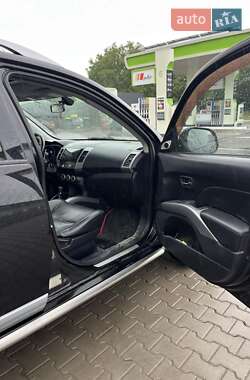 Внедорожник / Кроссовер Mitsubishi Outlander 2008 в 